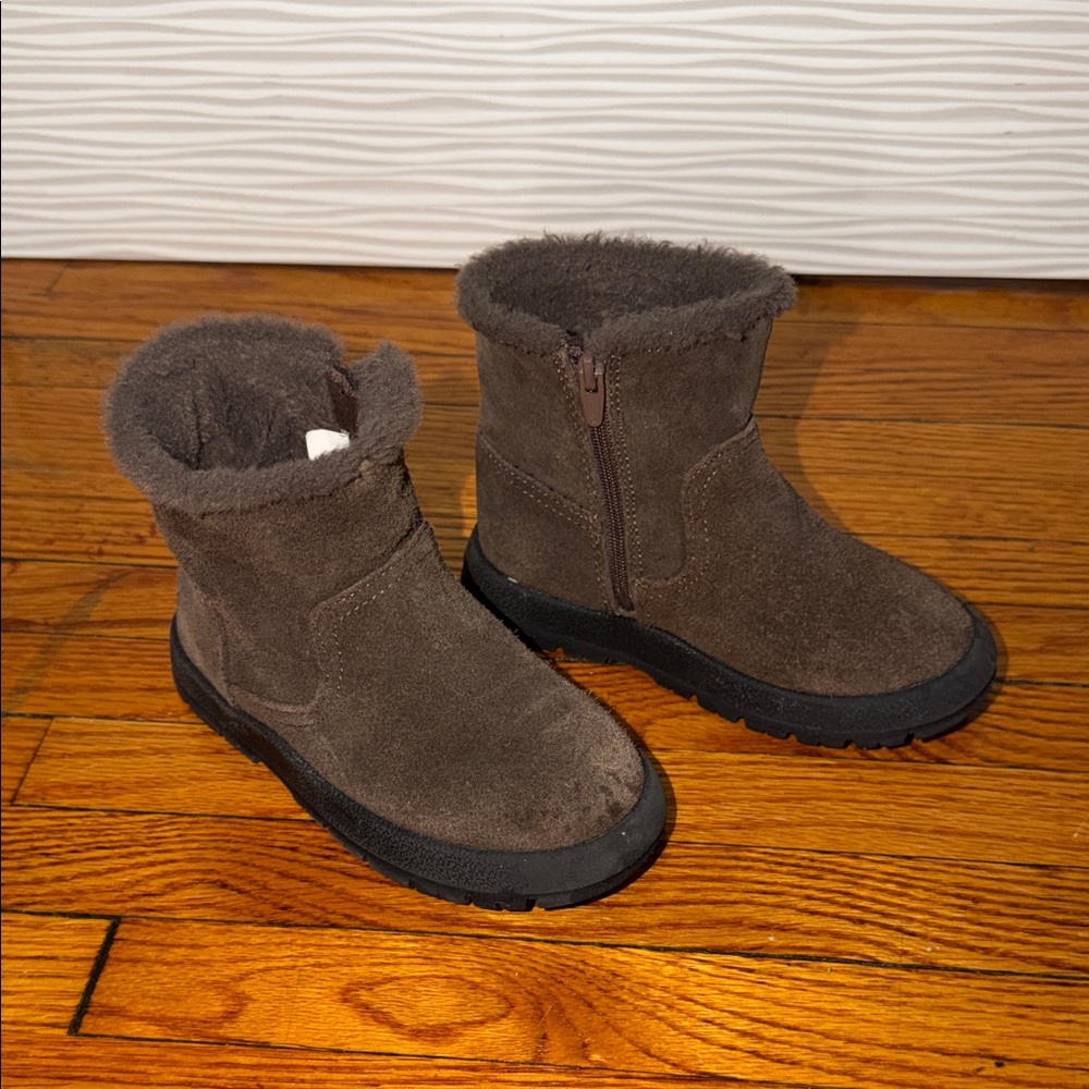 Brown Suede Ankle Boots with faux Fur Lining